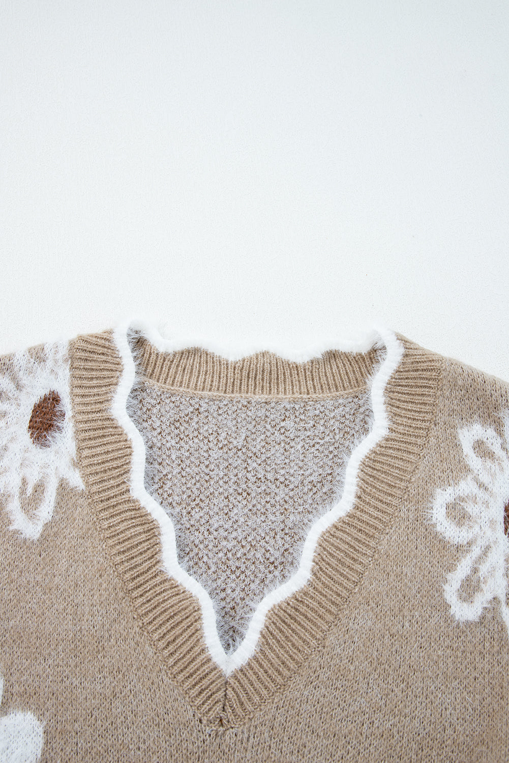 Seagrass Jacquard Floral Scallop V-neck Sweater