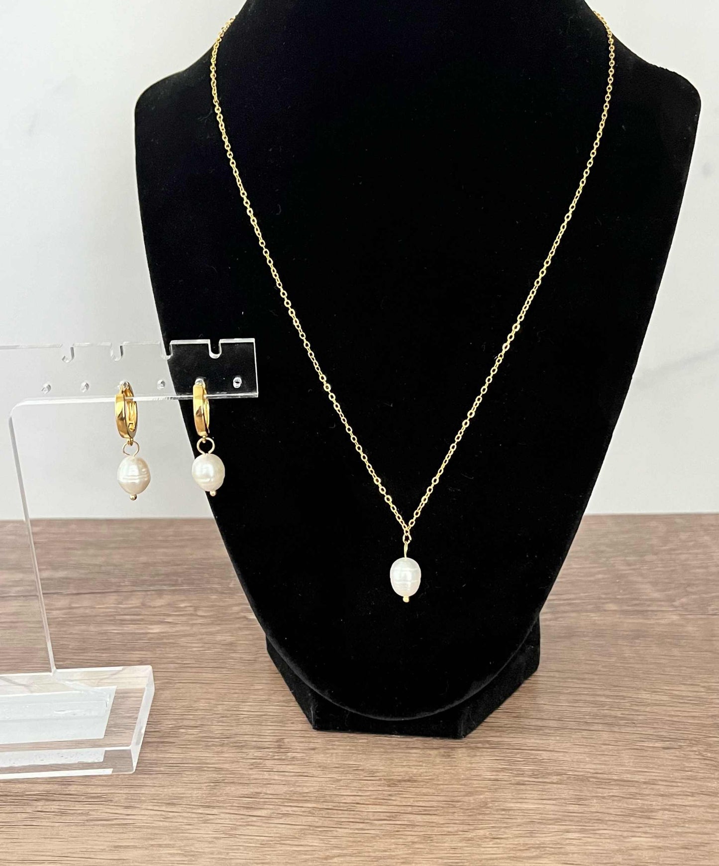 Gold Earrings 18K Pure Faith Pearl Huggies